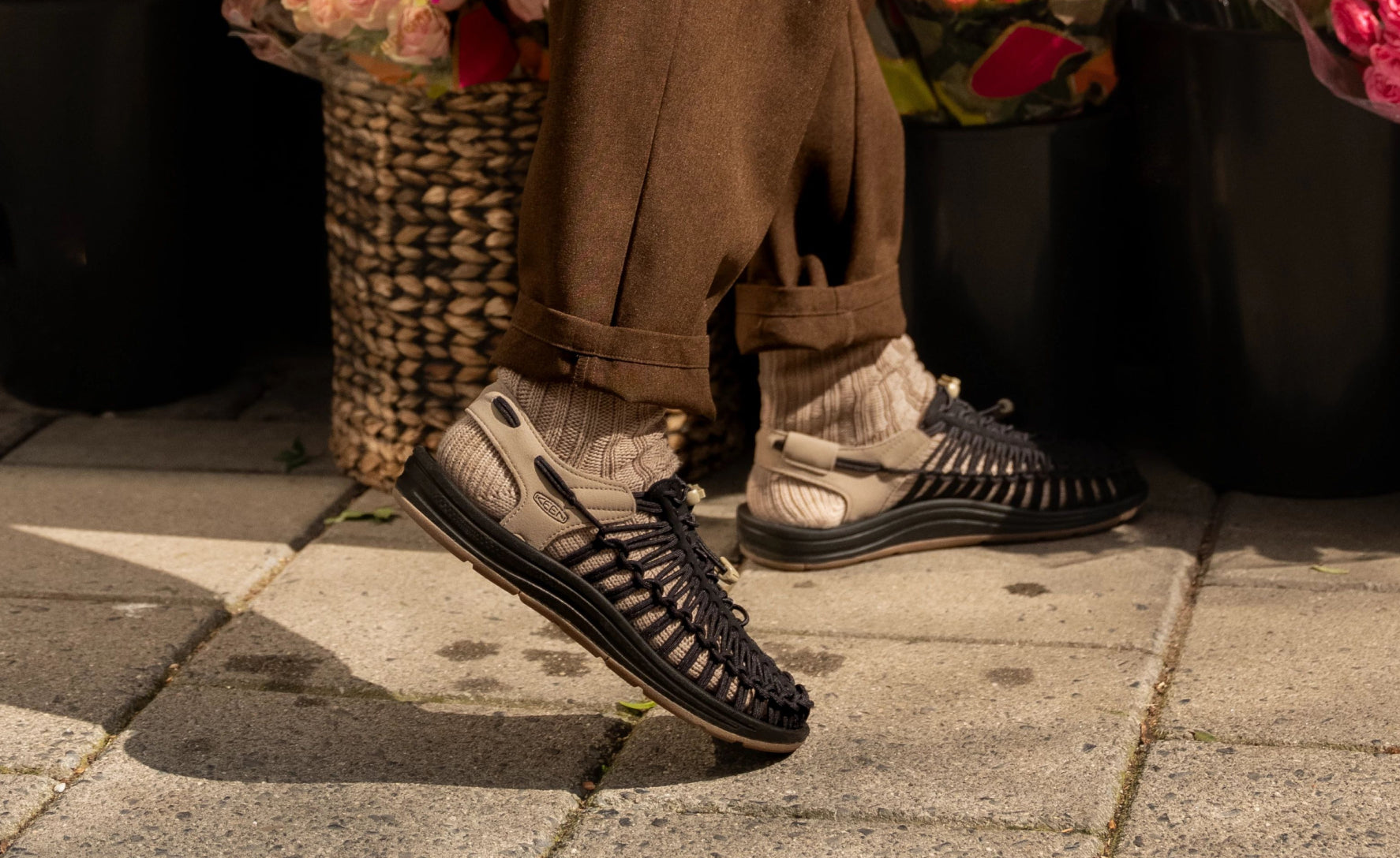 Men's UNEEK Sneaker | Black/Plaza Taupe - Image 7